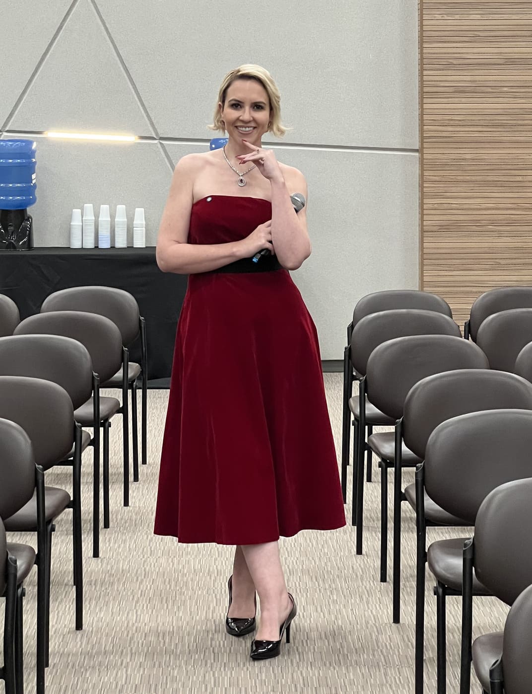 Retrato de Aline Kummer, especialista em liderança feminina